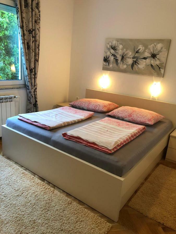 Apartment Branka Banjol Exterior foto